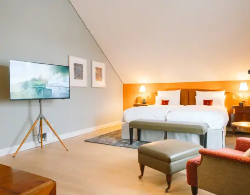 Room Louis C. Jacob Hotel Hamburg A room with a bed and a television, featuring interior design elements.